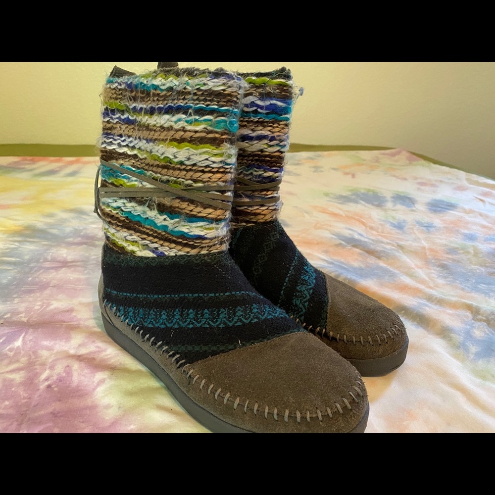 Womens TOMS boots size 8.5